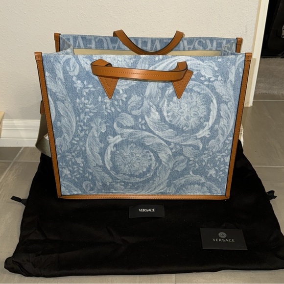 ❌SOLD❌ Versace all over denim tote - Picture 2 of 6
